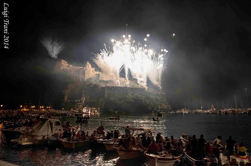 29 Luglio 2024 Festa di Sant'Anna: tour in barca con fuochi d'artificio e  cena a Sorrento - You Know! Boat Sorrento